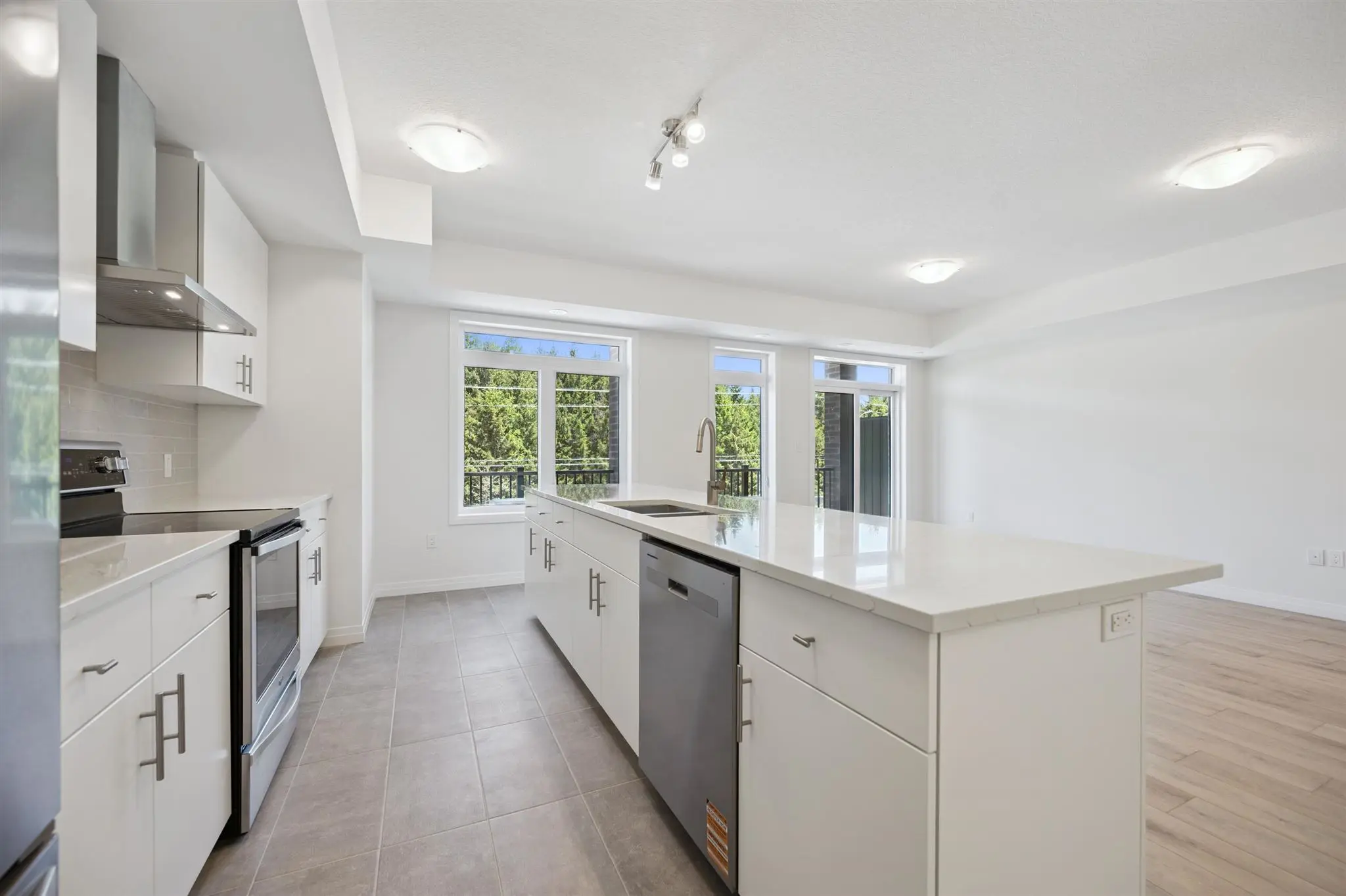 21-Thatcher Dr 021