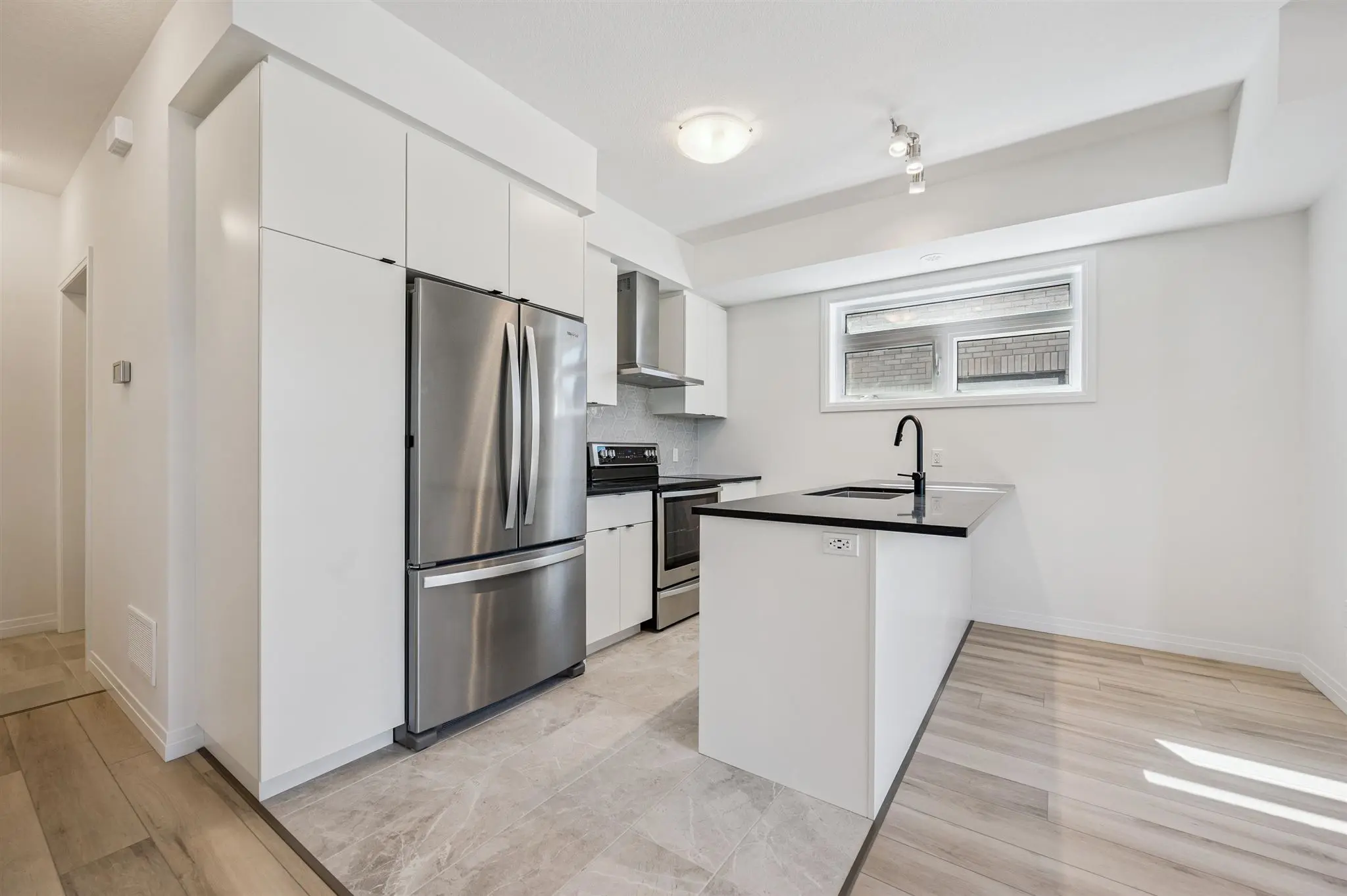 12-Thatcher Dr 012