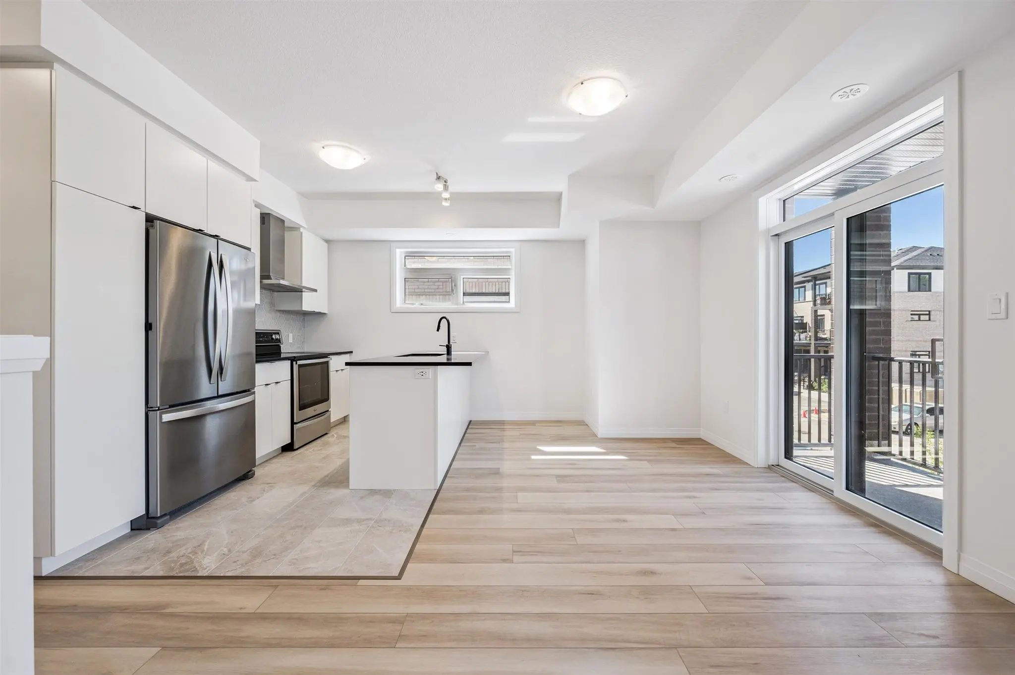 10-Thatcher Dr 010