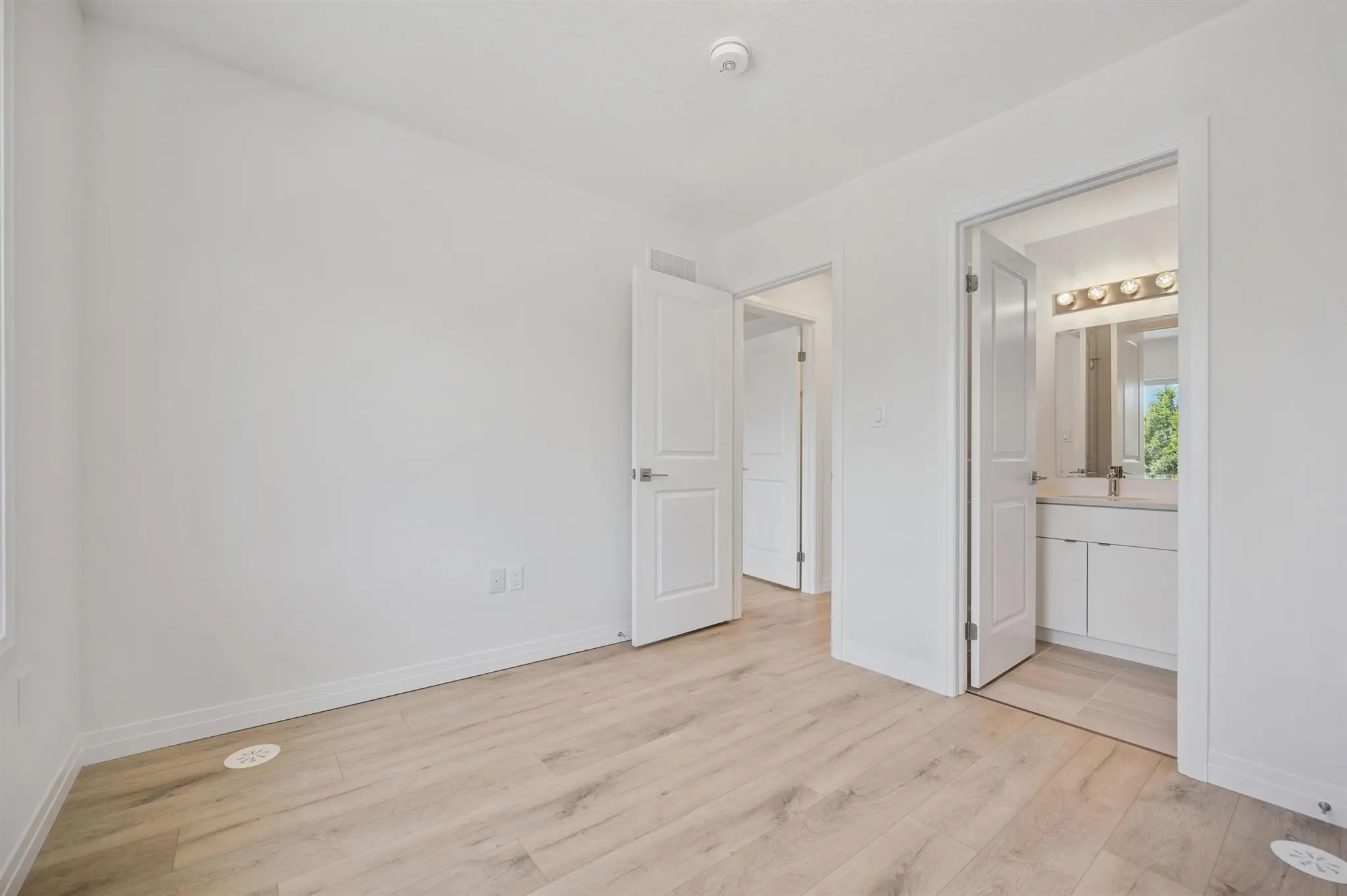 30-Thatcher Dr 030