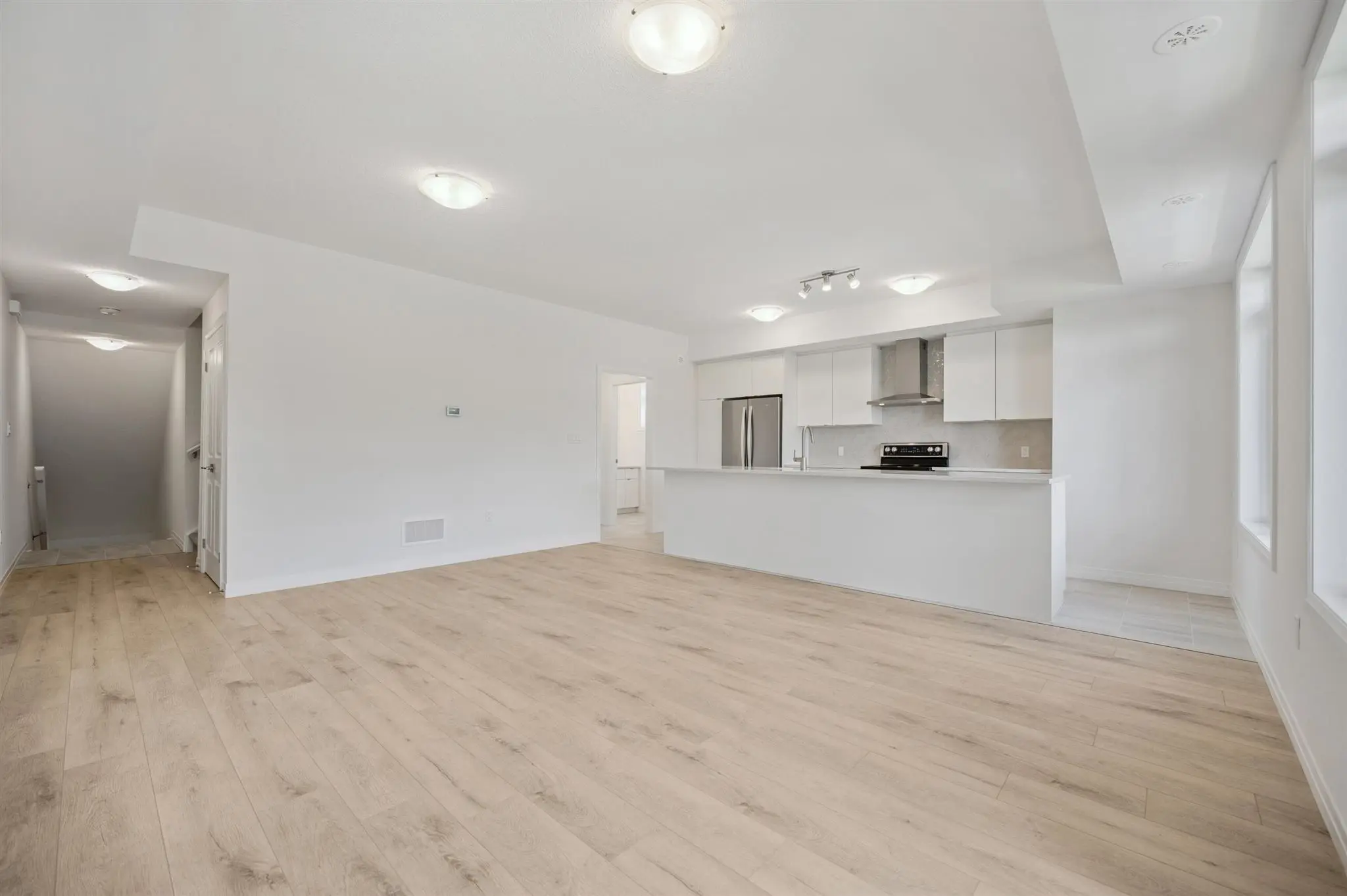 11-Thatcher Dr 011
